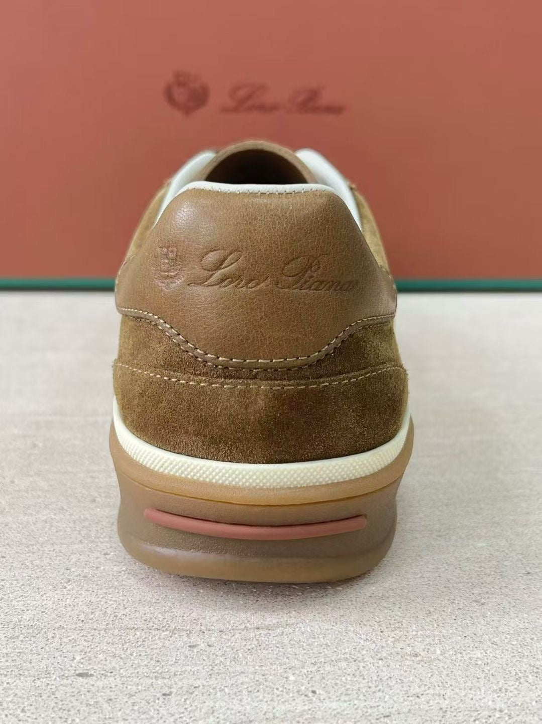 Loro Piana Herren-Sneaker aus Veloursleder in Braun