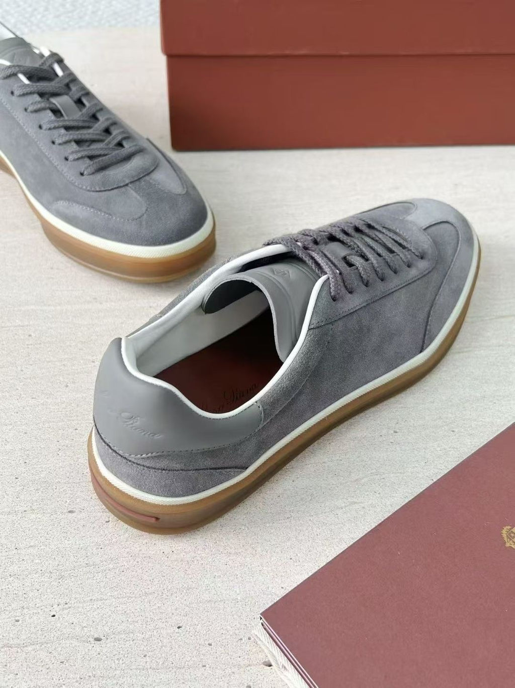 Loro Piana Herren-Sneaker aus Veloursleder in Grau