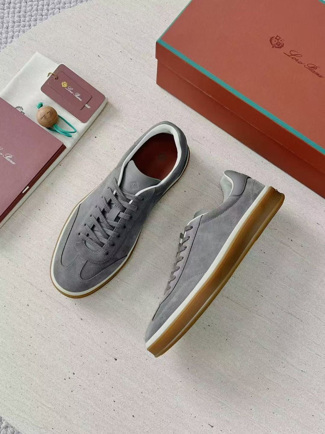 Loro Piana Herren-Sneaker aus Veloursleder in Grau