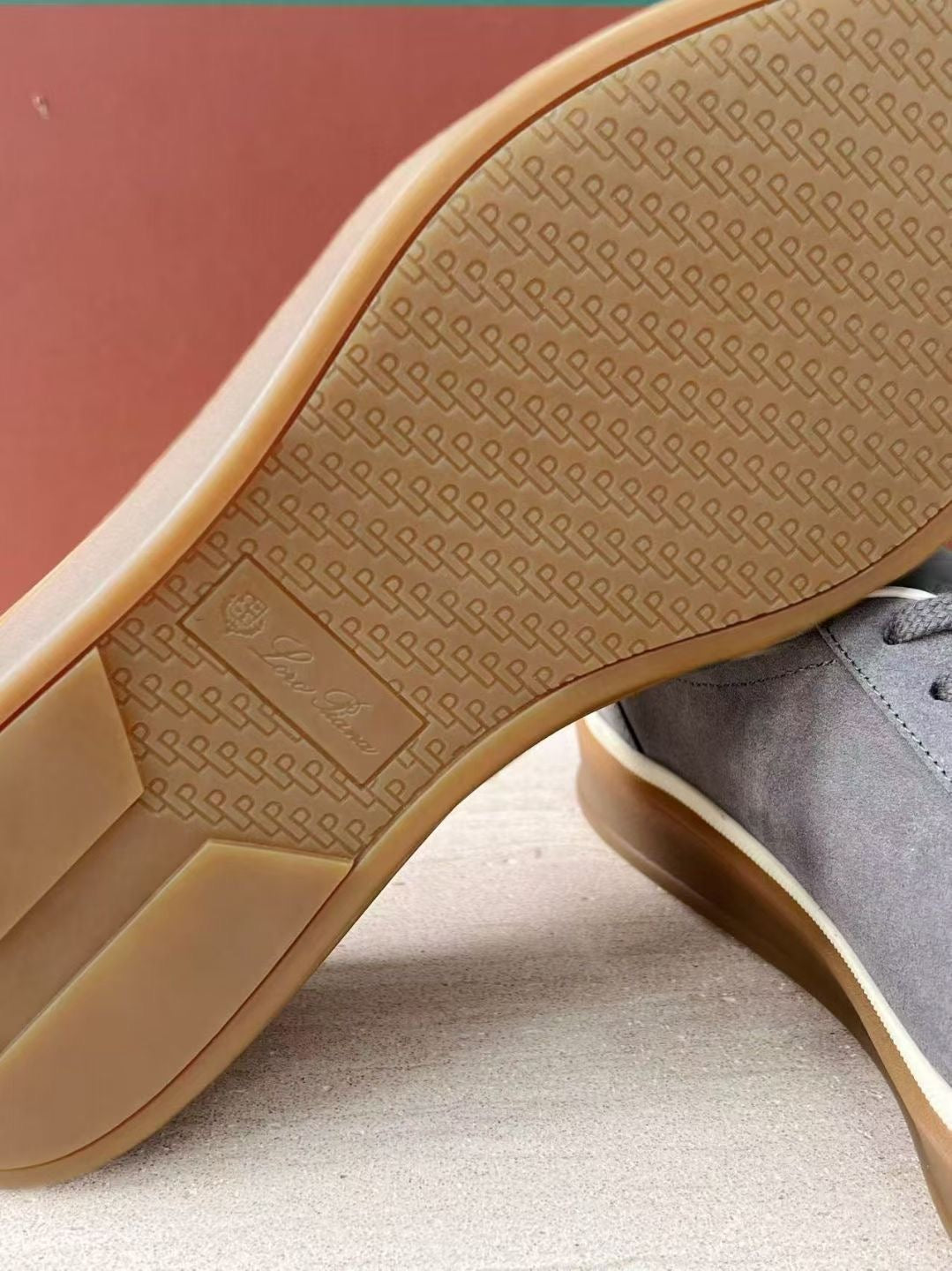 Loro Piana Herren-Sneaker aus Veloursleder in Grau