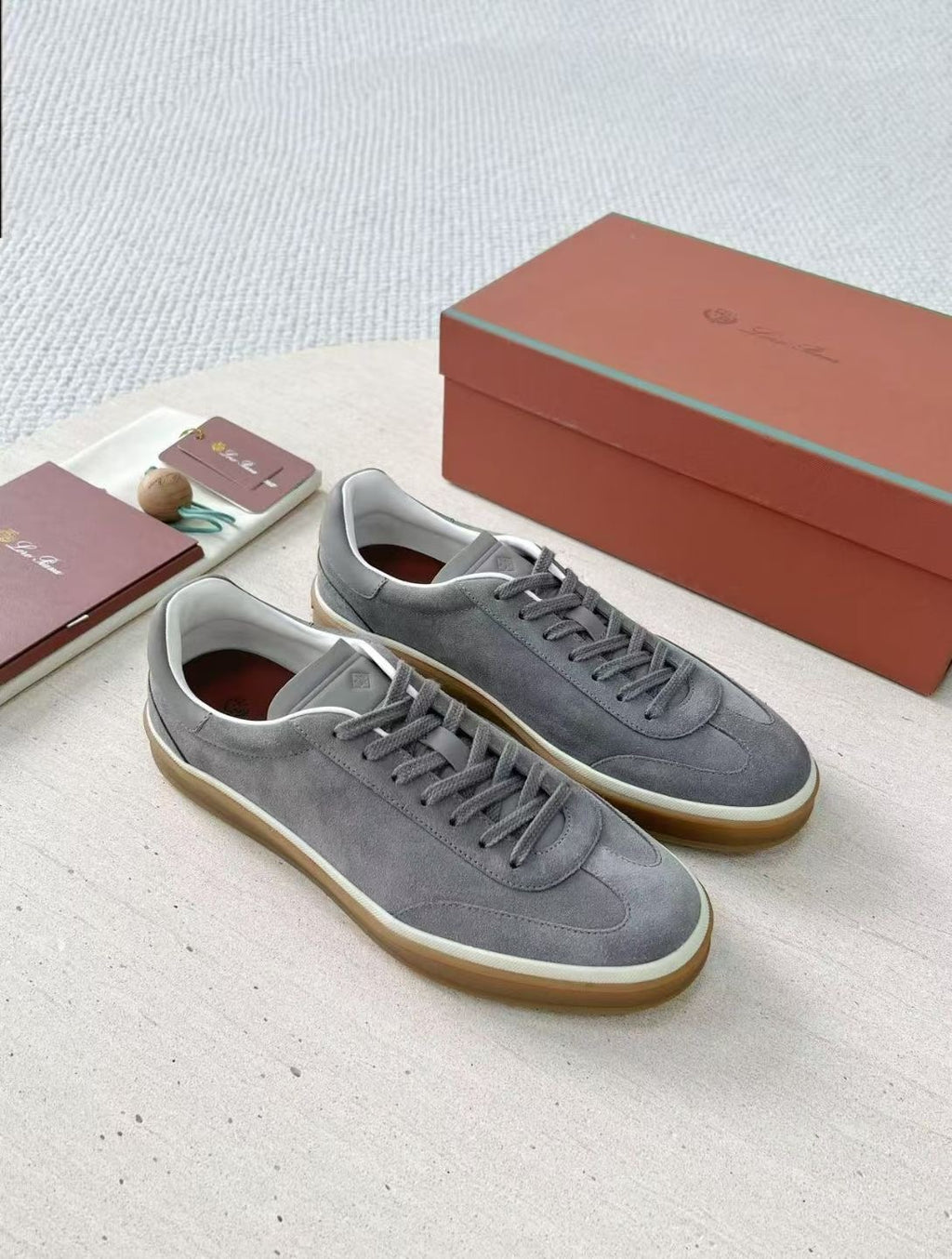 Loro Piana Herren-Sneaker aus Veloursleder in Grau