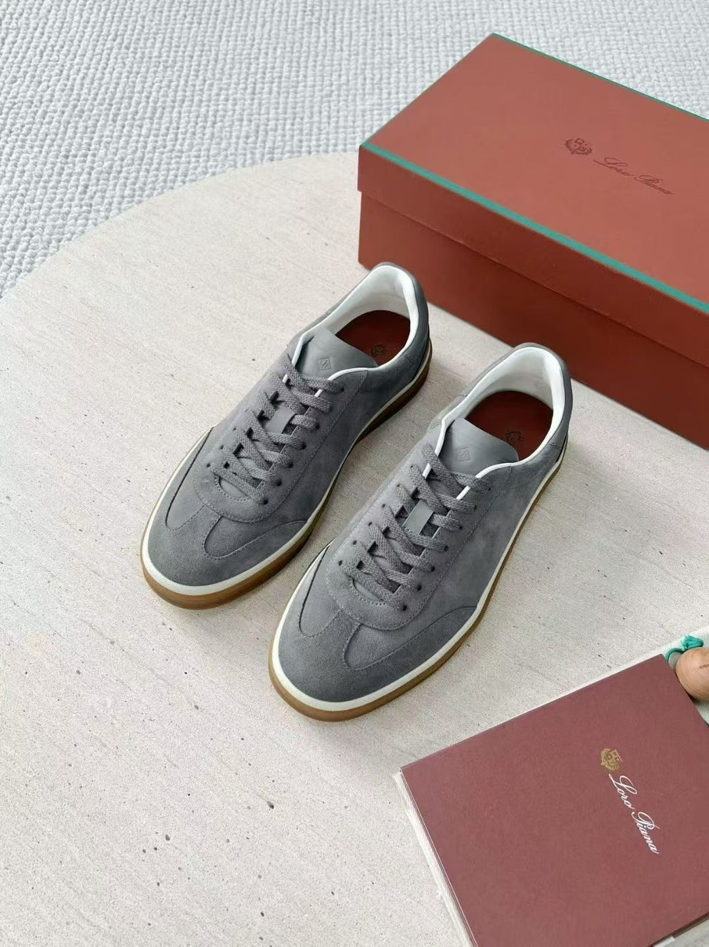 Loro Piana Herren-Sneaker aus Veloursleder in Grau