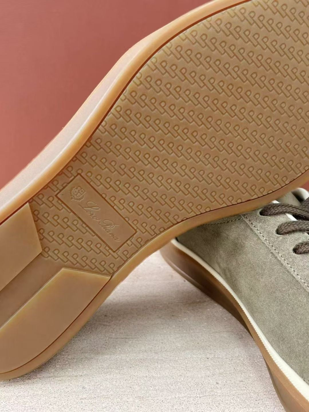 Loro Piana Herren Sneaker aus Veloursleder in Olivgrün
