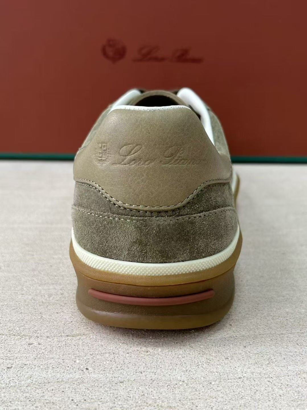 Loro Piana Herren Sneaker aus Veloursleder in Olivgrün