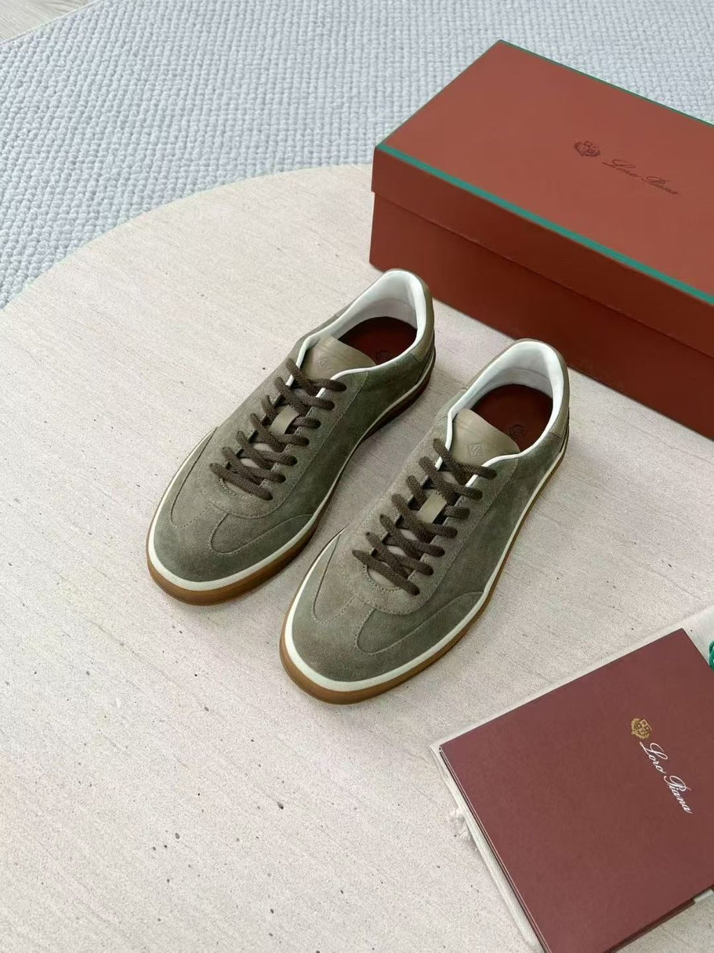 Loro Piana Herren Sneaker aus Veloursleder in Olivgrün
