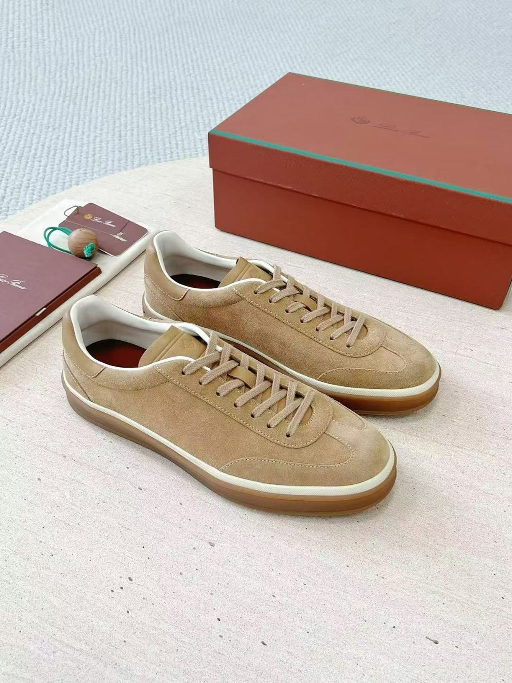 Loro Piana Herren Sneaker aus Veloursleder in Beige