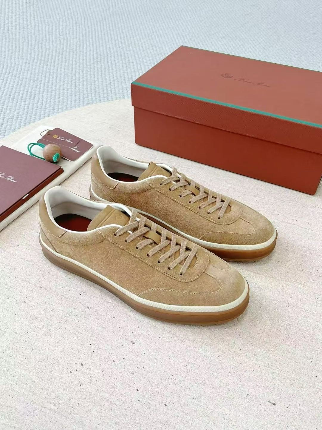 Loro Piana Herren Sneaker aus Veloursleder in Beige