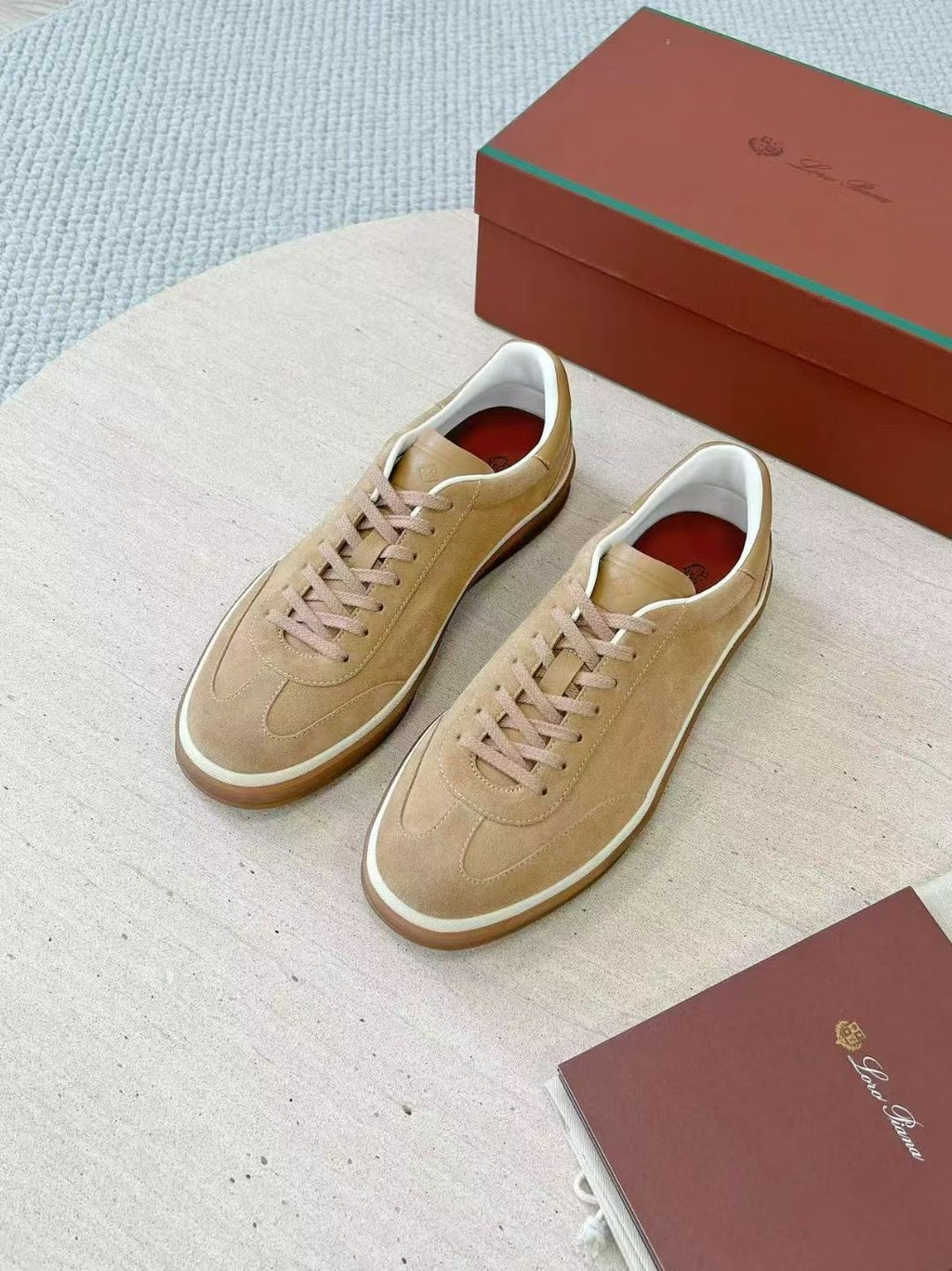 Loro Piana Herren Sneaker aus Veloursleder in Beige