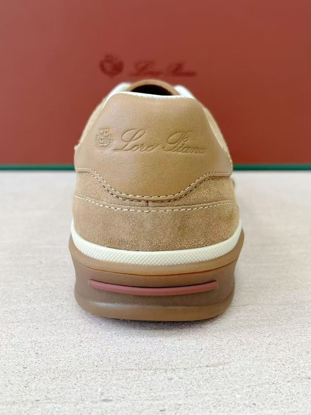 Loro Piana Herren Sneaker aus Veloursleder in Beige