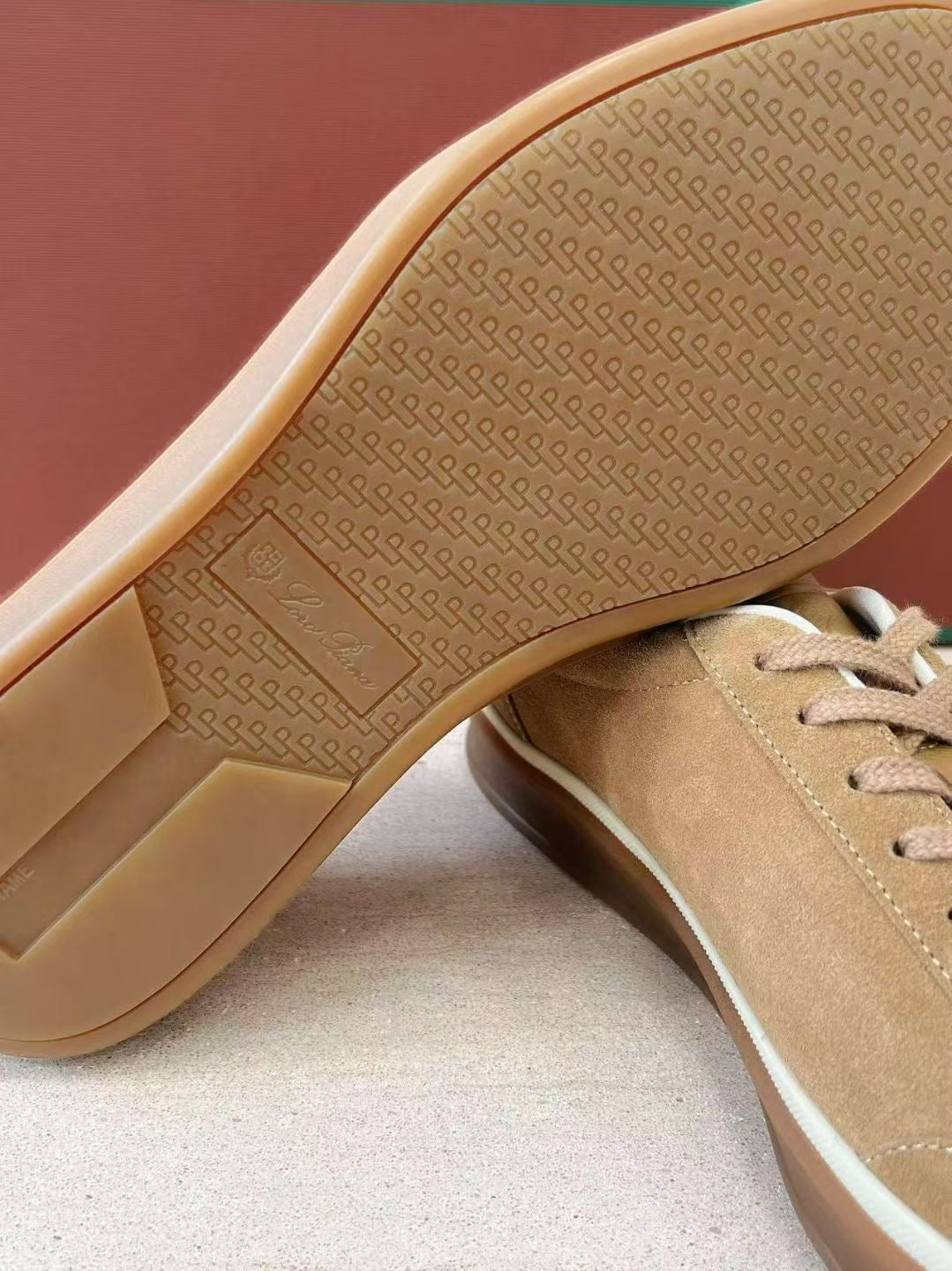 Loro Piana Herren Sneaker aus Veloursleder in Beige