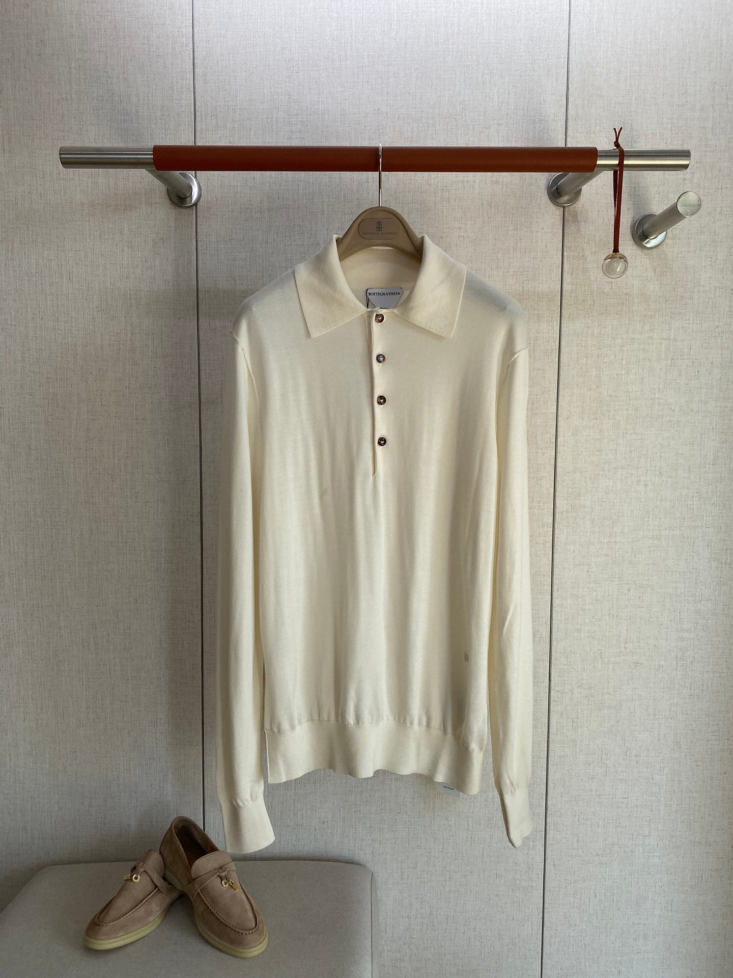 Bottega Veneta Herren Langarm-Polo – Cremefarbenes Shirt mit 5-Knopf