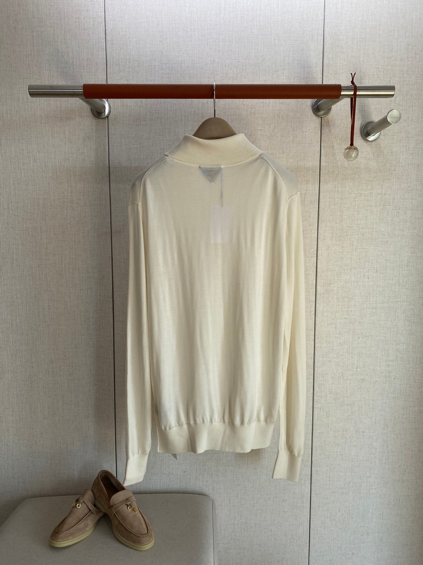 Bottega Veneta Herren Langarm-Polo – Cremefarbenes Shirt mit 5-Knopf