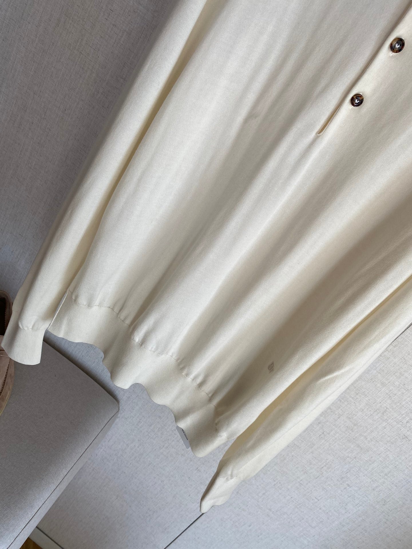 Bottega Veneta Herren Langarm-Polo – Cremefarbenes Shirt mit 5-Knopf