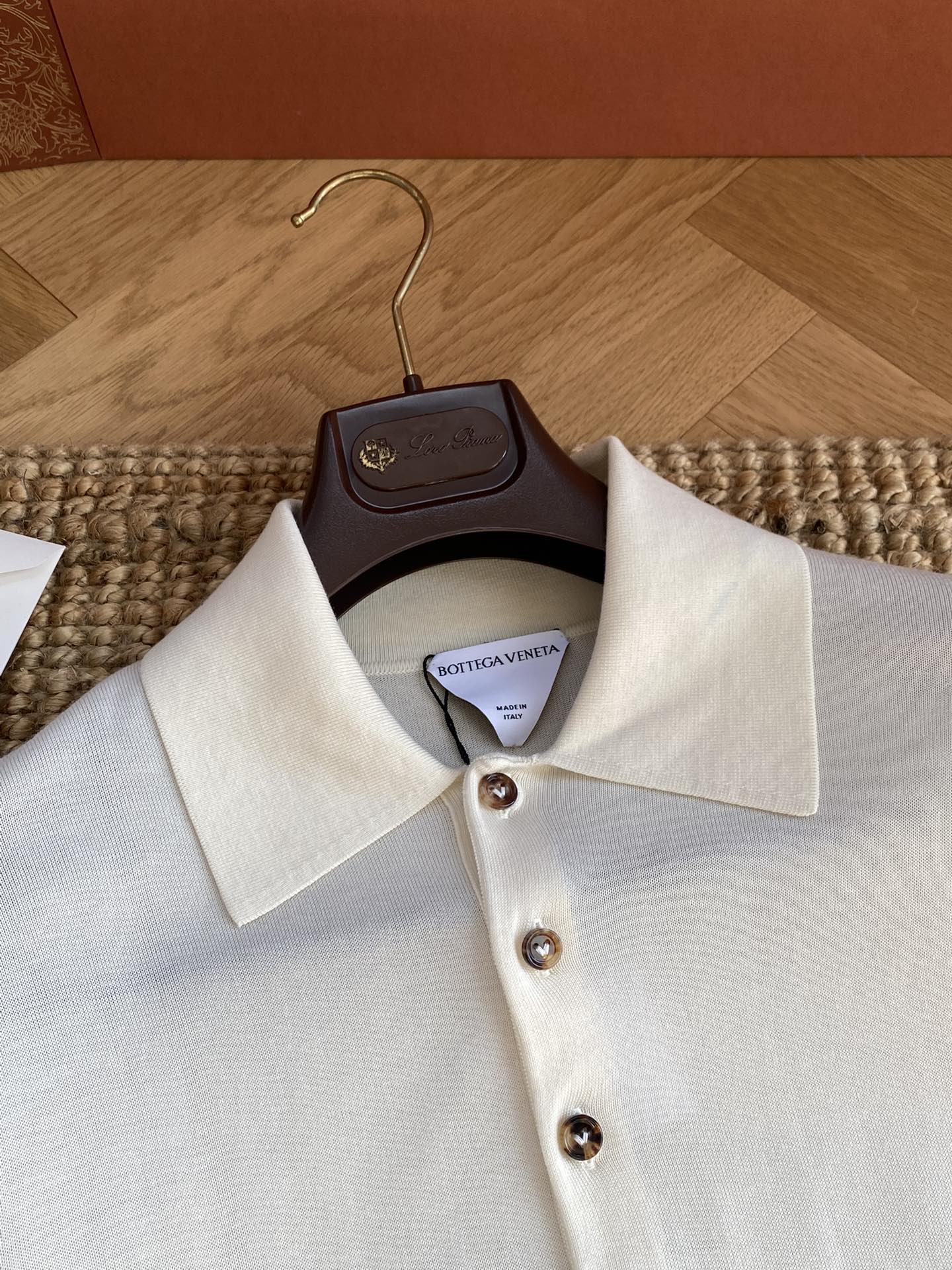 Bottega Veneta Herren Langarm-Polo – Cremefarbenes Shirt mit 5-Knopf