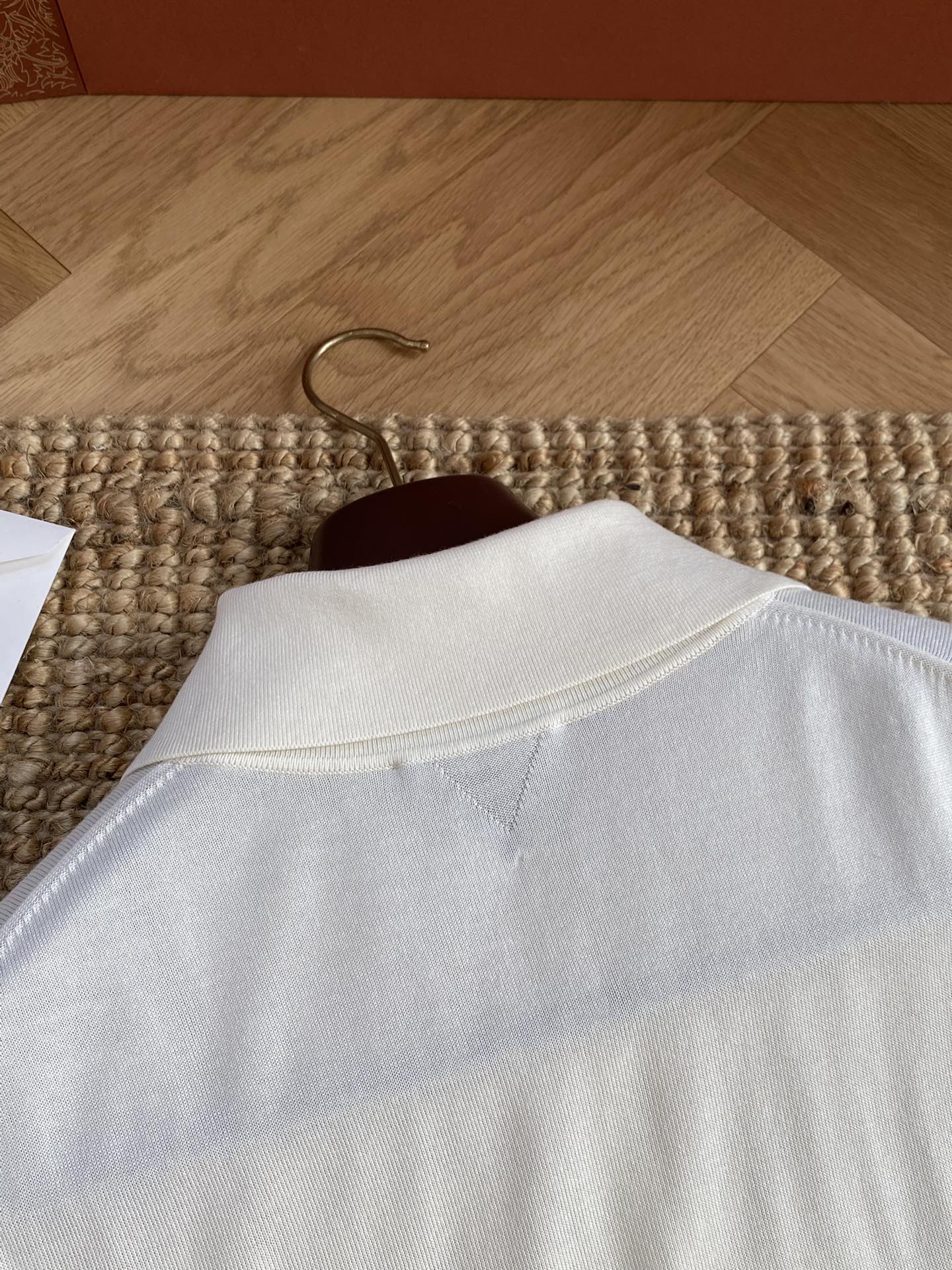 Bottega Veneta Herren Langarm-Polo – Cremefarbenes Shirt mit 5-Knopf