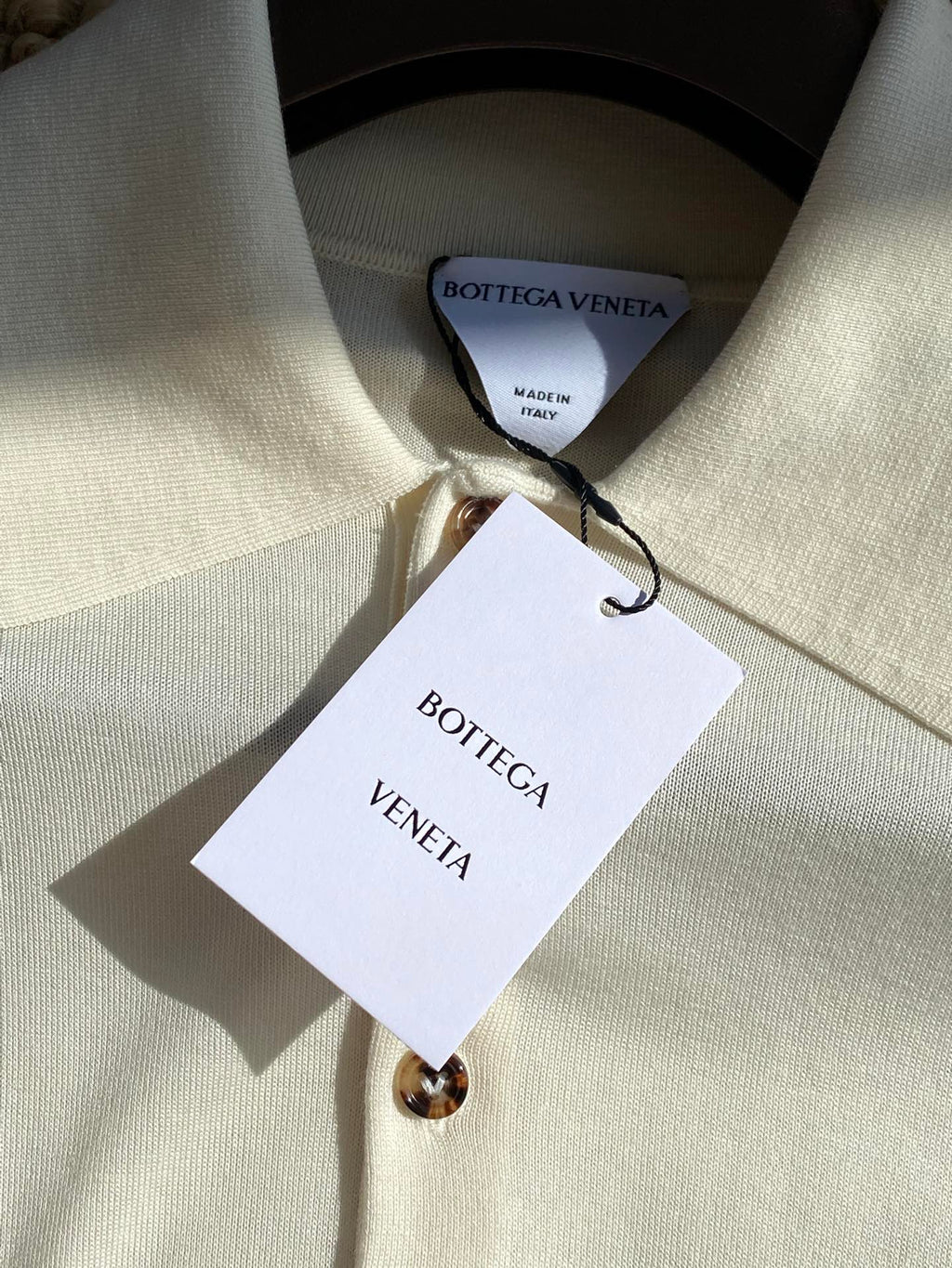 Bottega Veneta Herren Langarm-Polo – Cremefarbenes Shirt mit 5-Knopf