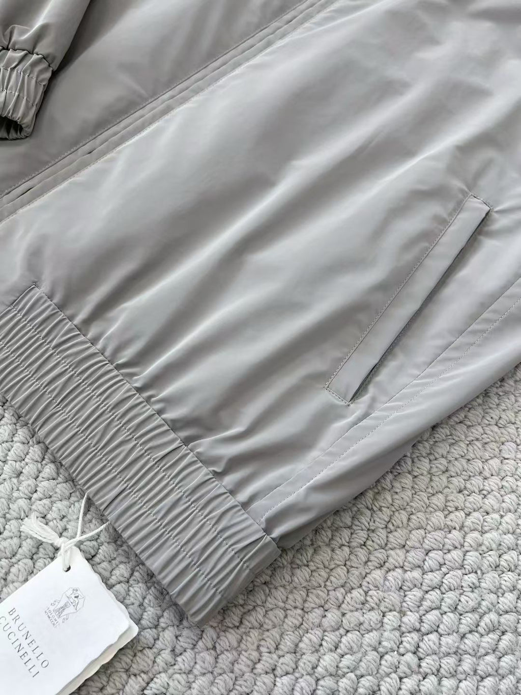 Brunello Cucinelli – Leichte Herrenjacke mit elastischem Bund und Innenfutter