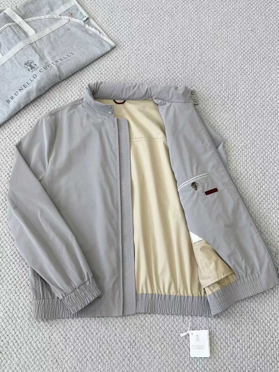 Brunello Cucinelli – Leichte Herrenjacke mit elastischem Bund und Innenfutter