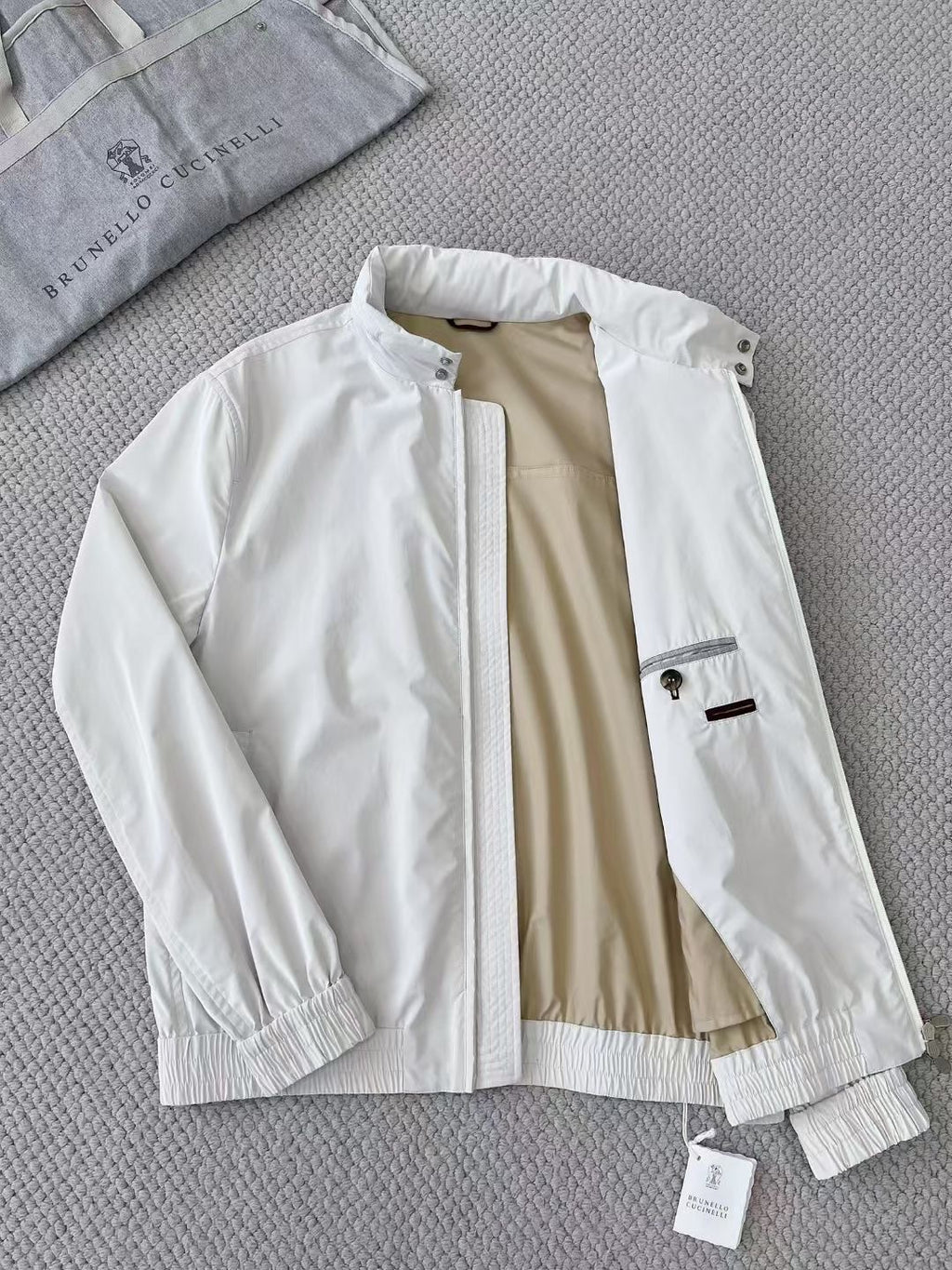 Brunello Cucinelli – Weisse Herrenjacke mit Stehkragen und Reissverschluss