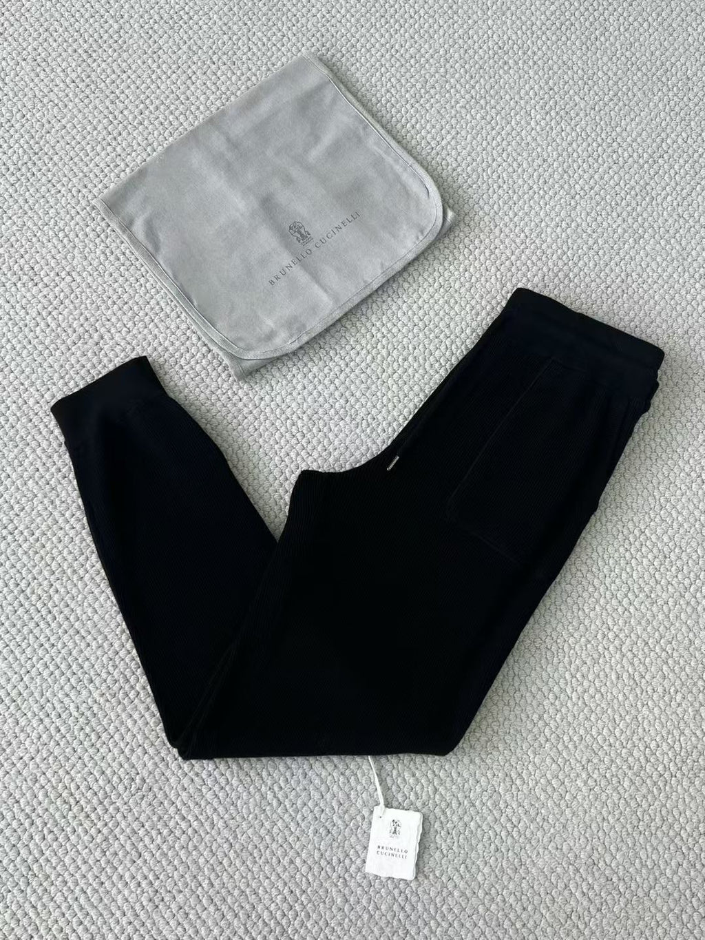 Brunello Cucinelli - Herren Freizeitanzug mit Zip-Hoodie und Jogginghose in Schwarz