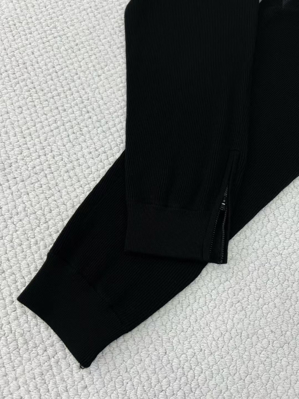 Brunello Cucinelli - Herren Freizeitanzug mit Zip-Hoodie und Jogginghose in Schwarz