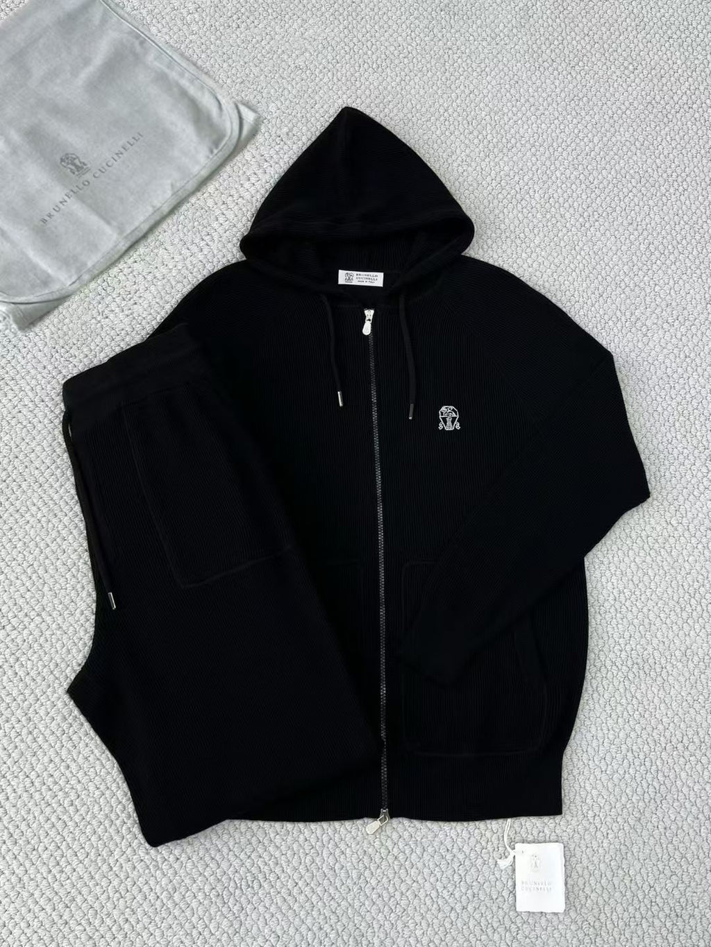 Brunello Cucinelli - Herren Freizeitanzug mit Zip-Hoodie und Jogginghose in Schwarz