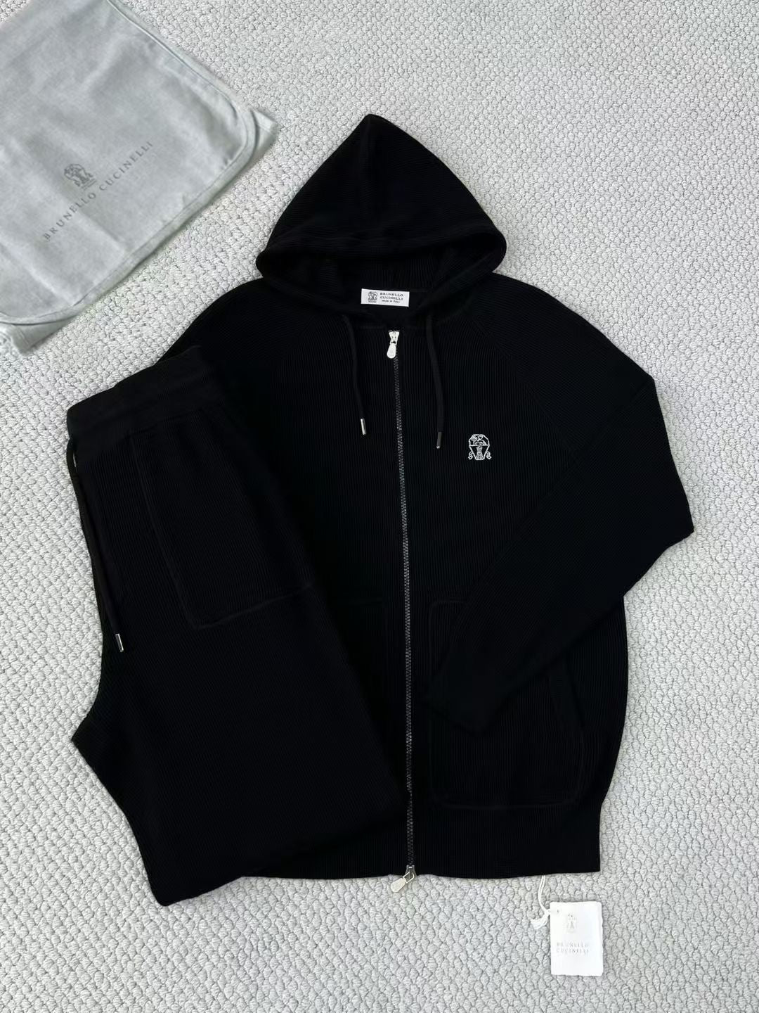 Brunello Cucinelli - Herren Freizeitanzug mit Zip-Hoodie und Jogginghose in Schwarz