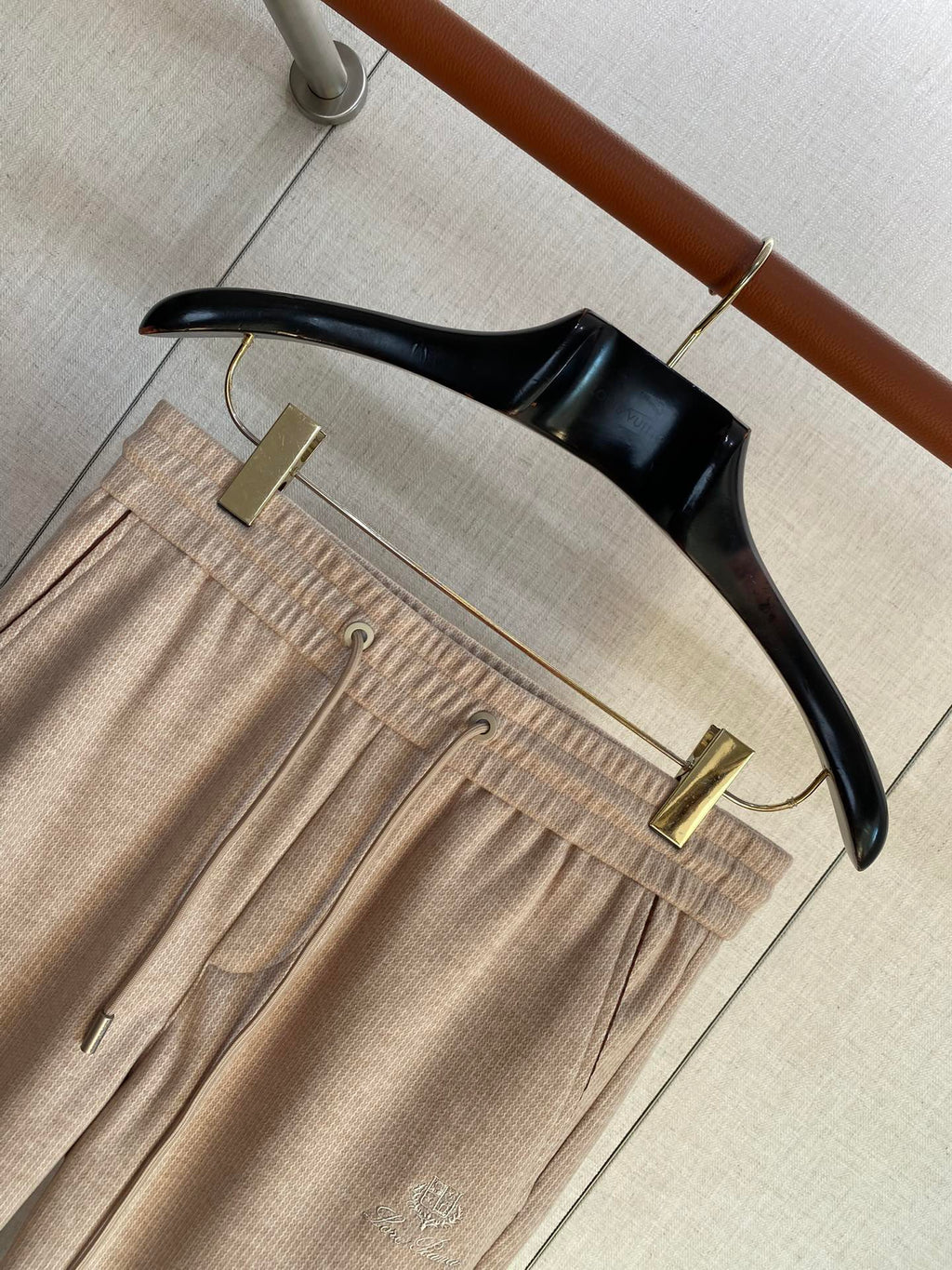 Loro Piana Loungehose Beige – Weiche Freizeit- und Relaxhose mit Kordelzug