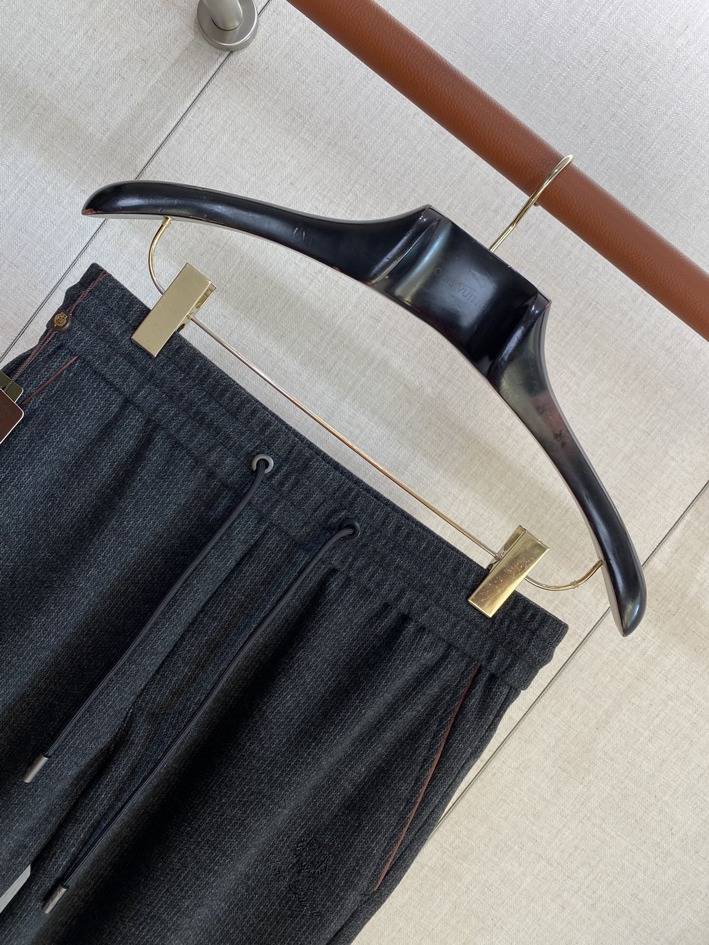 Loro Piana Loungehose Dunkelgrau – Weiche Relaxhose mit Kordelzug und geradem Schnitt