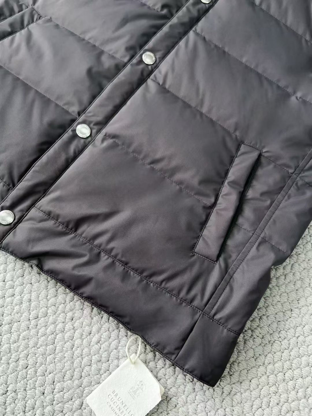 Brunello Cucinelli Steppweste mit Kapuze – Gefütterte Winterweste in Anthrazit