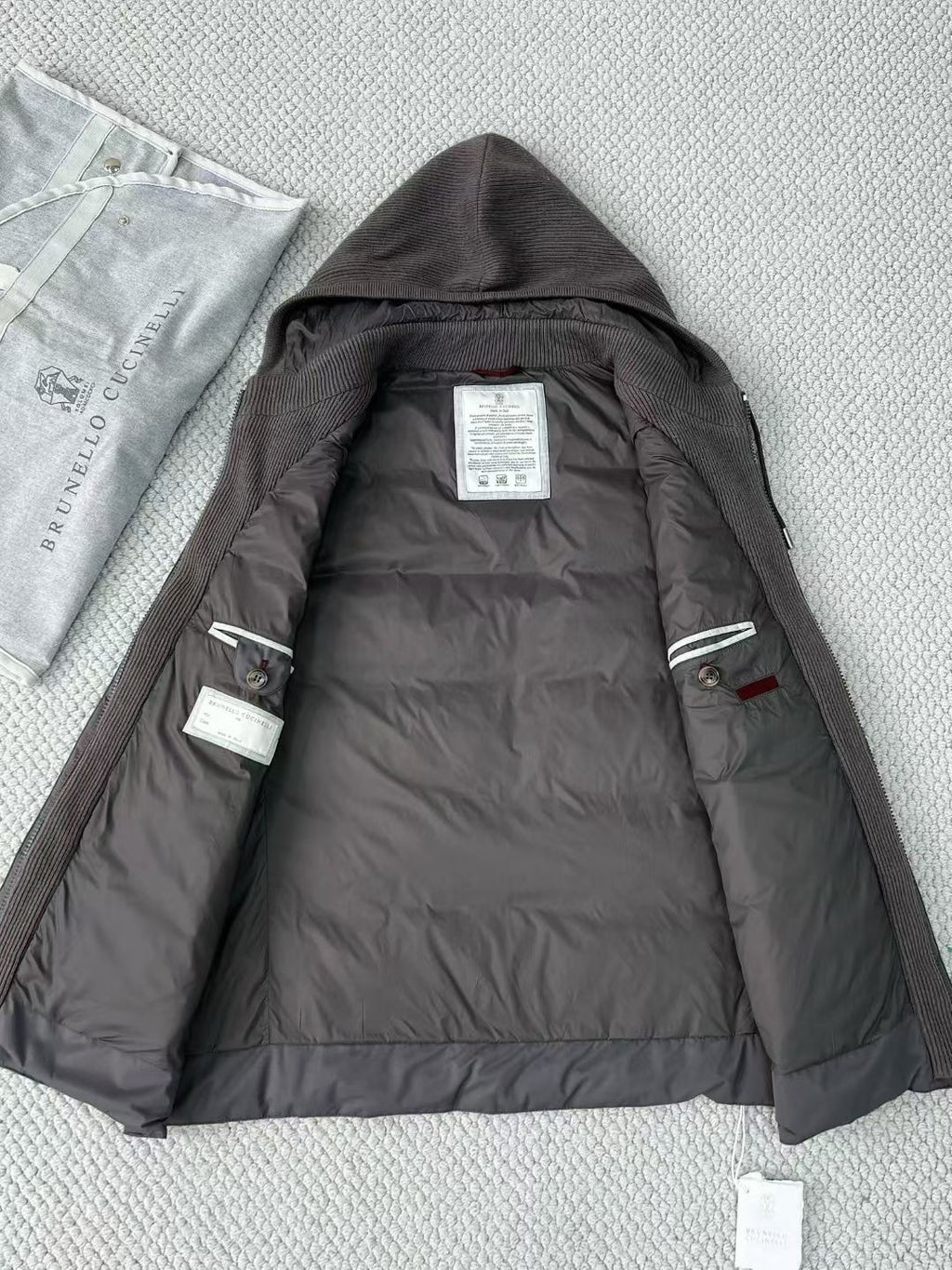 Brunello Cucinelli Steppweste mit Kapuze – Gefütterte Winterweste in Anthrazit