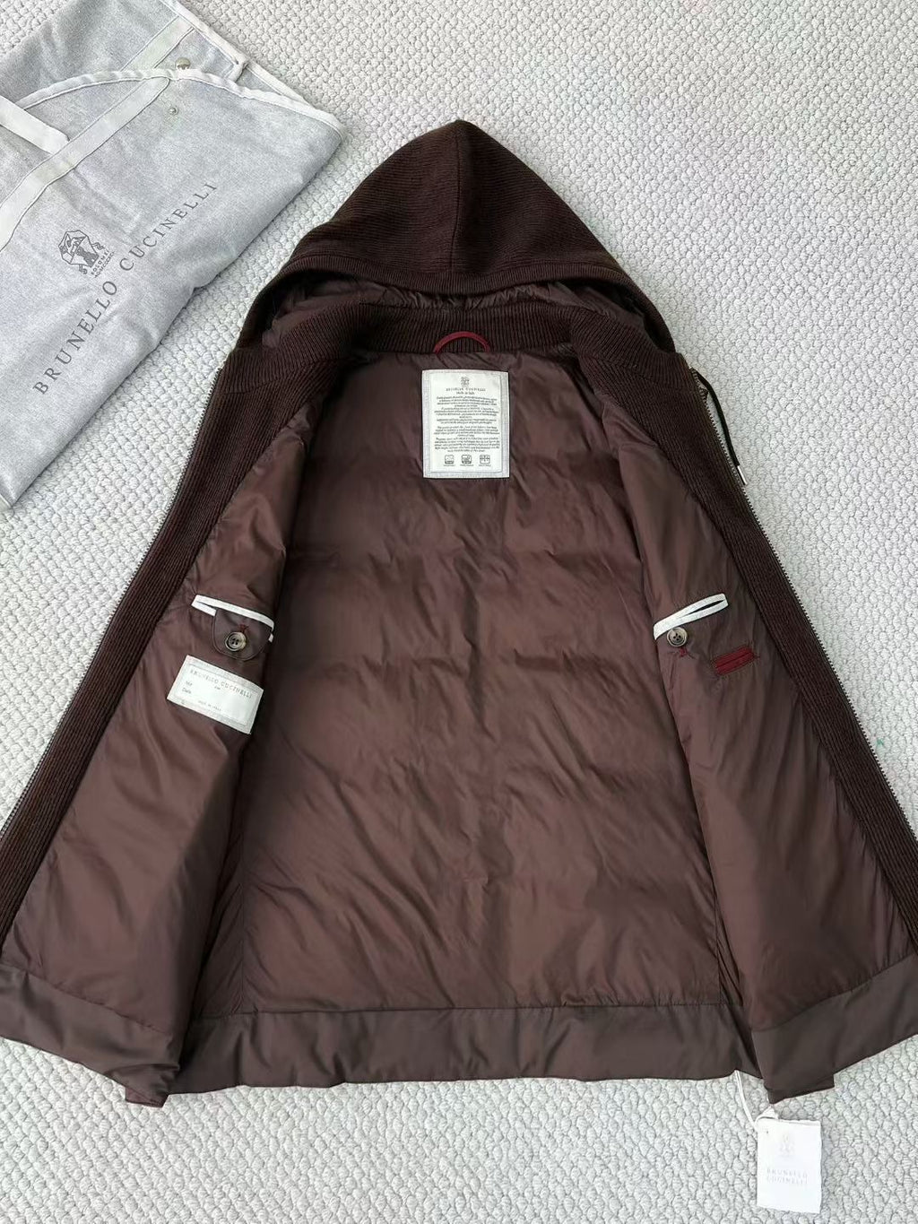 Brunello Cucinelli Steppweste mit Kapuze – Braune Winterweste mit Druckknöpfen