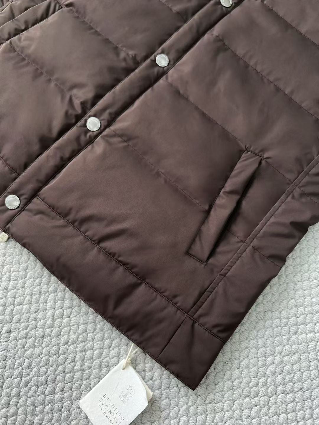 Brunello Cucinelli Steppweste mit Kapuze – Gefütterte Winterweste in Braun