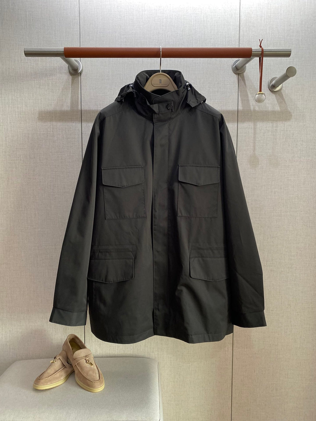 Loro Piana Schwarze Herren Jacke mit Kapuze, Reissverschluss und vier Pattentaschen