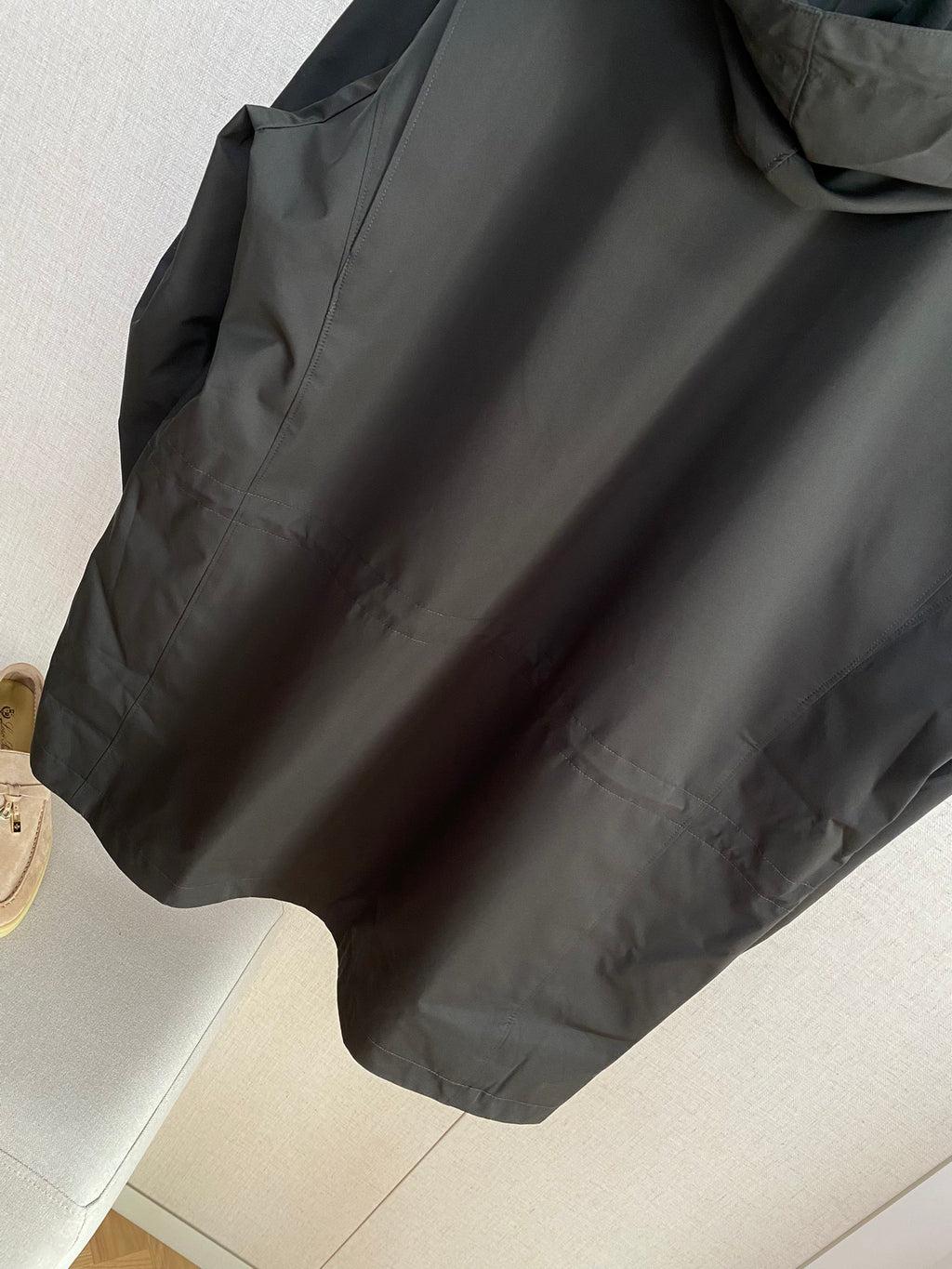 Loro Piana Schwarze Herren Jacke mit Kapuze, Reissverschluss und vier Pattentaschen