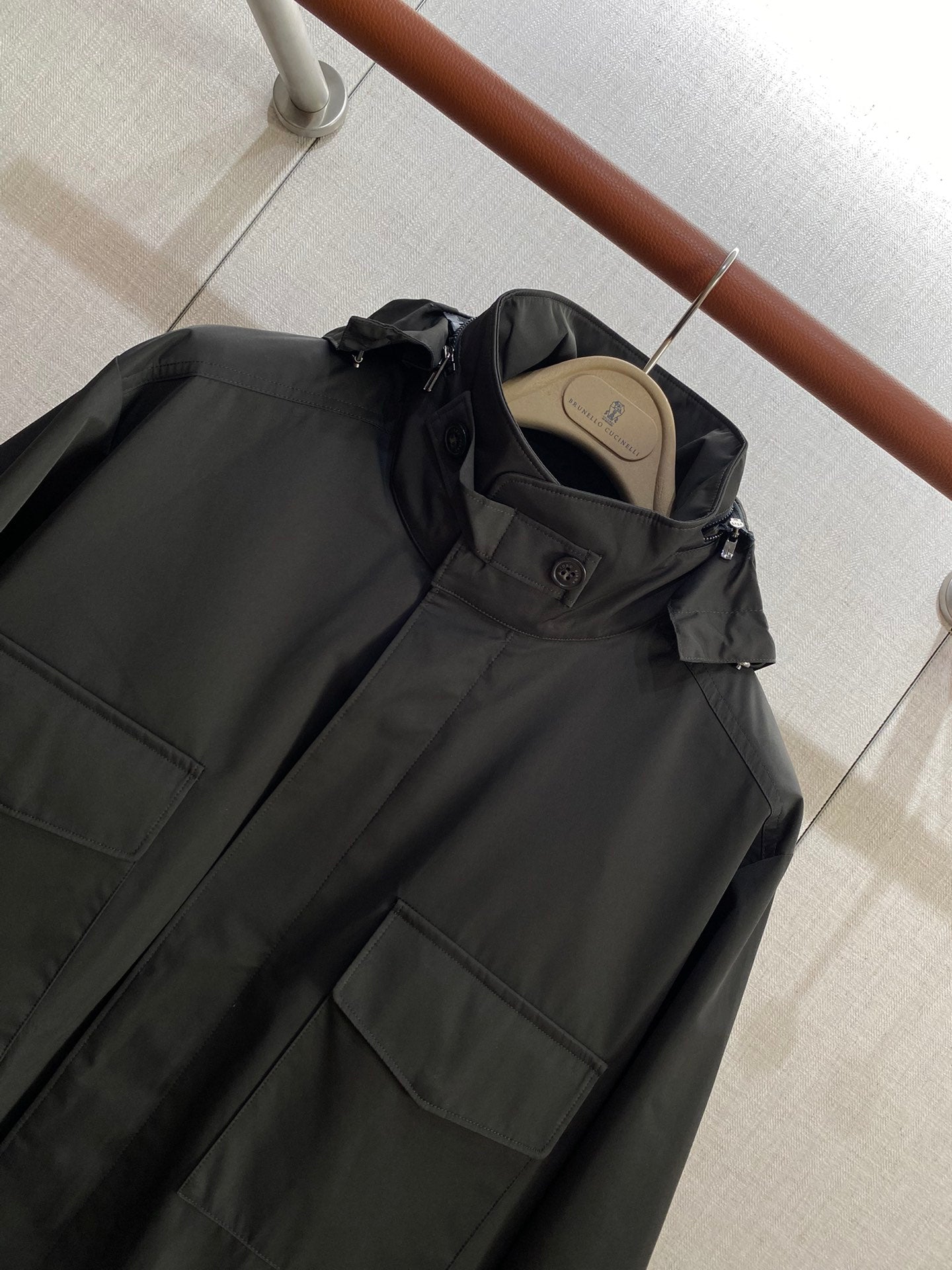 Loro Piana Schwarze Herren Jacke mit Kapuze, Reissverschluss und vier Pattentaschen