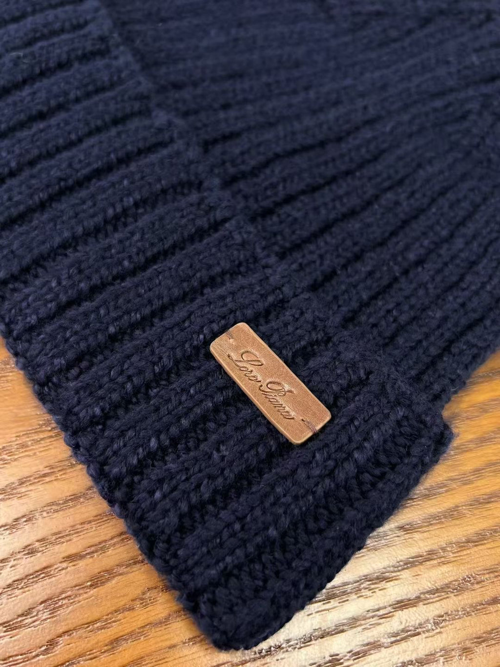 Lora Piana Strickmütze aus Wolle – Wintermütze in Dunkelblau mit Umschlag