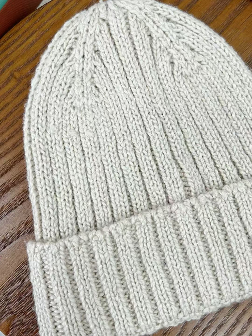 Loro Piana – Beiges Beanie aus Baumwolle mit Lederetikett
