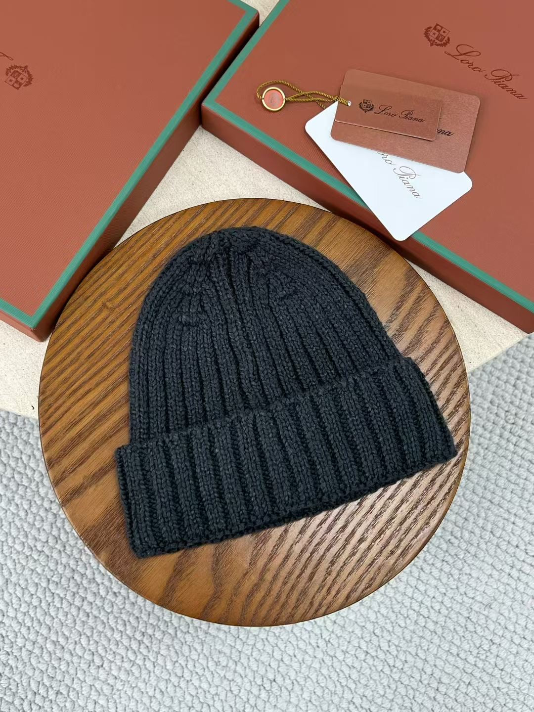 Loro Piana – Schwarzes Beanie aus reinem Kaschmir mit Lederetikett