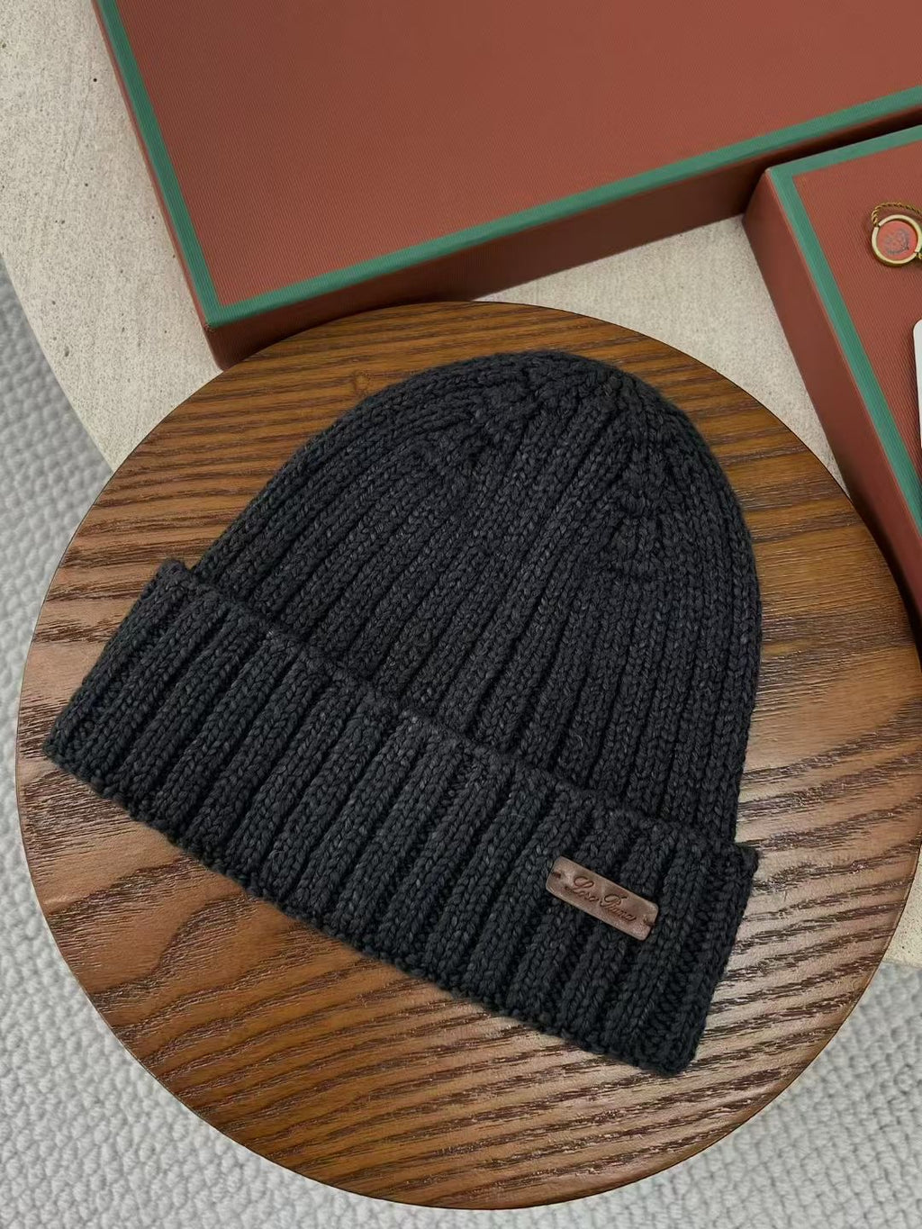 Loro Piana – Schwarzes Beanie aus reinem Kaschmir mit Lederetikett