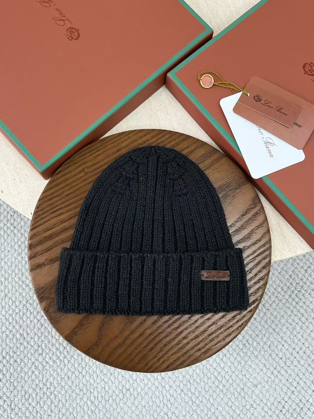 Loro Piana – Schwarzes Beanie aus reinem Kaschmir mit Lederetikett