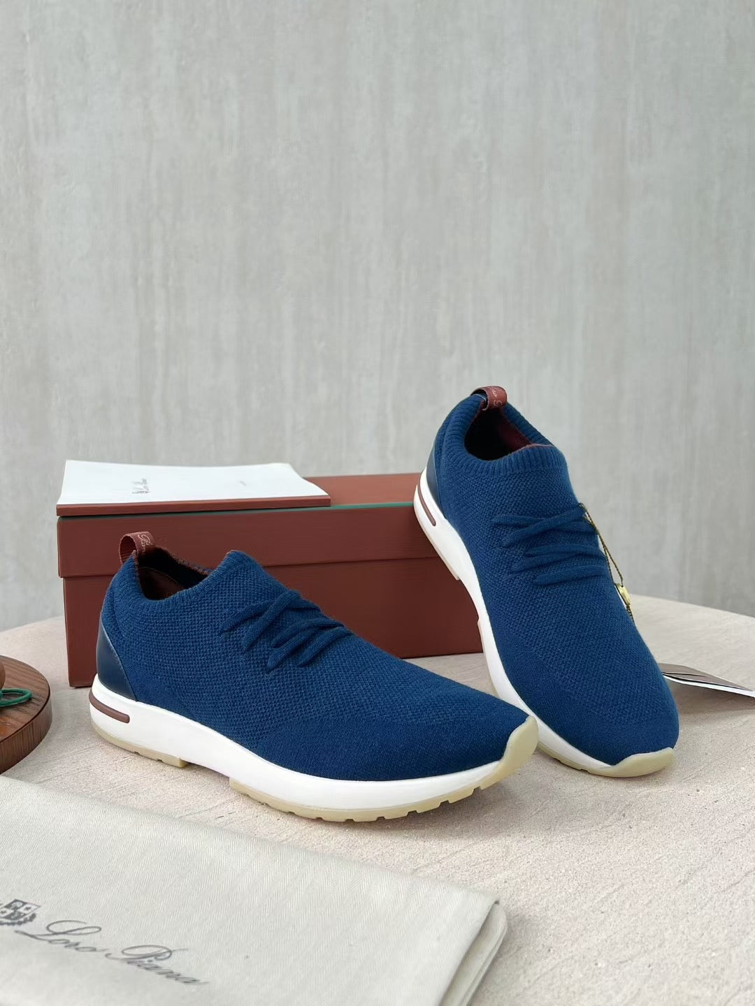 Loro Piana – Blaue Strick-Sneaker mit Lederdetails