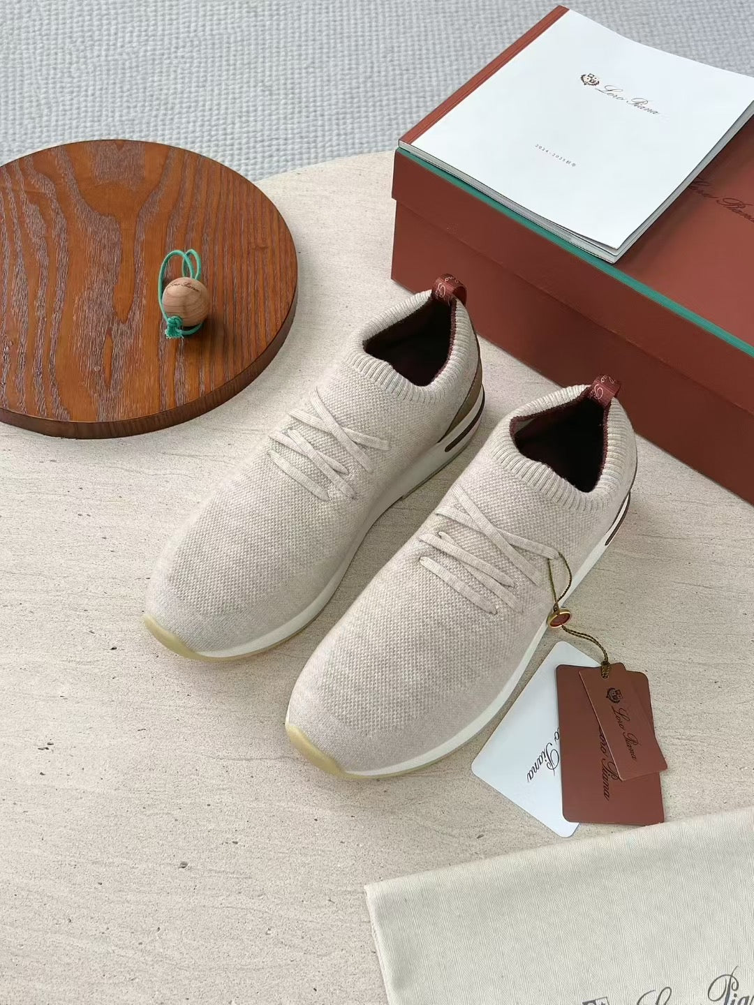 Loro Piana – Beige Strick-Sneaker mit braunen Akzenten