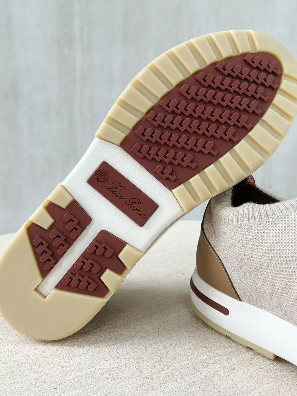 Loro Piana – Beige Strick-Sneaker mit braunen Akzenten