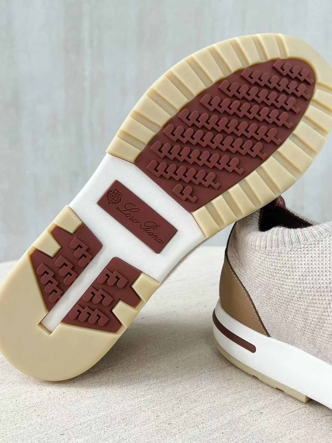 Loro Piana – Beige Strick-Sneaker mit braunen Akzenten