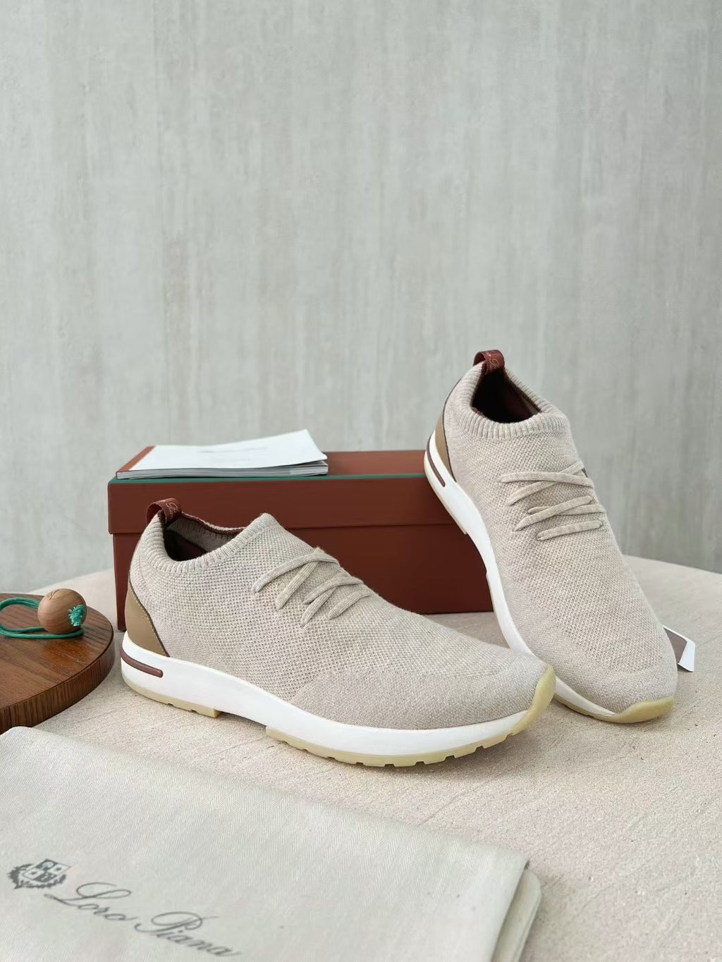 Loro Piana – Beige Strick-Sneaker mit braunen Akzenten