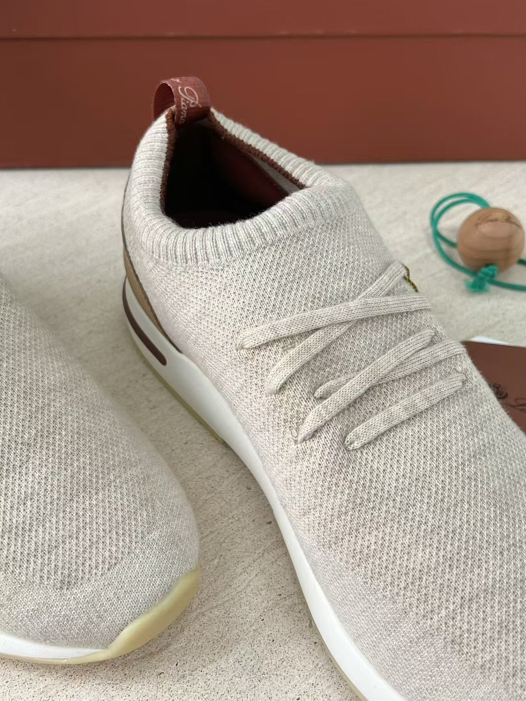 Loro Piana – Beige Strick-Sneaker mit braunen Akzenten