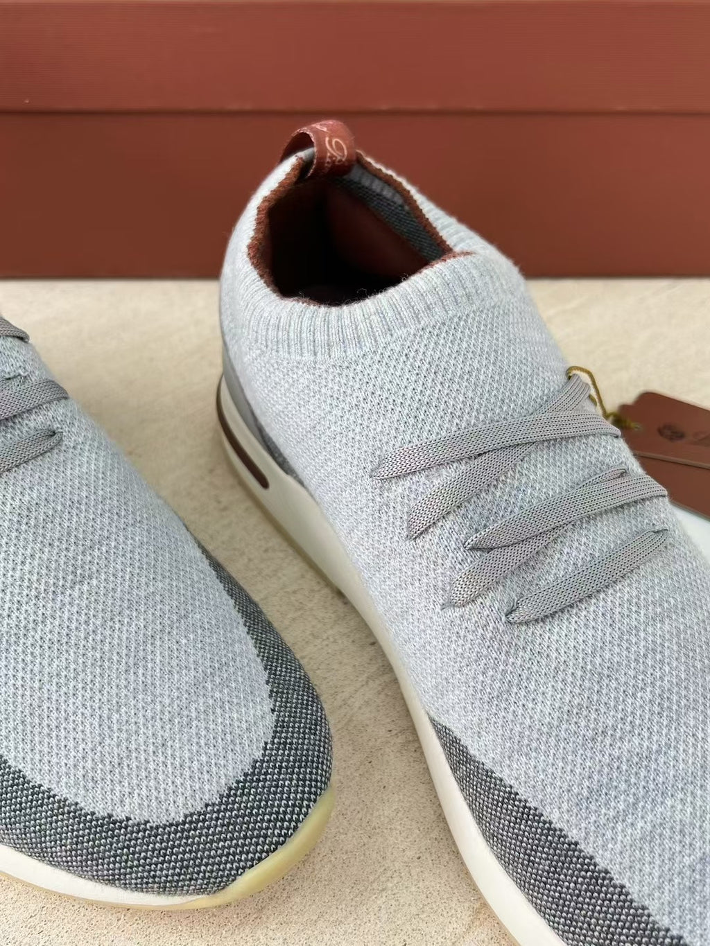 Loro Piana – Graue Strick-Sneaker mit elastischen Schnürsenkeln