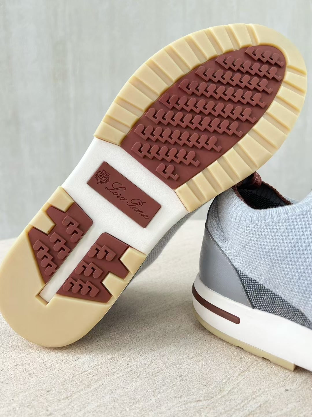 Loro Piana – Graue Strick-Sneaker mit elastischen Schnürsenkeln