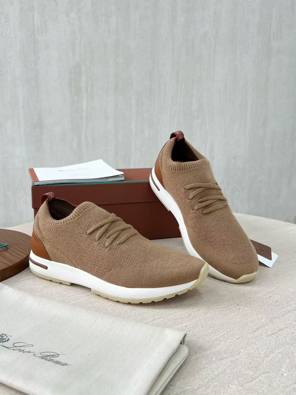 Loro Piana – Strick-Sneaker aus Kaschmir in Hellbraun